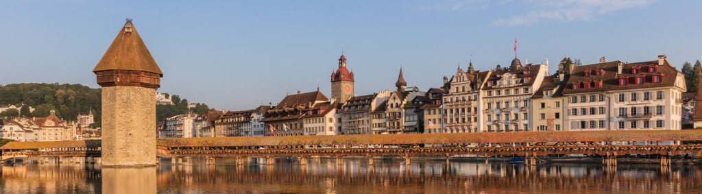 Die Kapellbrücke in Luzern | Le pont de la Chapelle à Lucerne | Il ponte della Cappella a Lucerna.